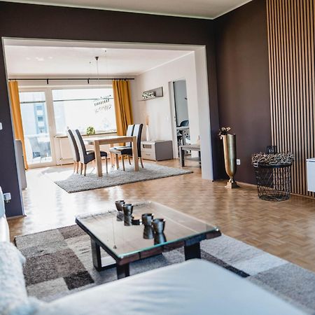 Me Homes - Grosse Moderne Designer-Wohnung Fuer Urlaub Und Business - Mit Kueche, Buero, Balkon Und 2 Parkplaetzen Bayreuth Kültér fotó