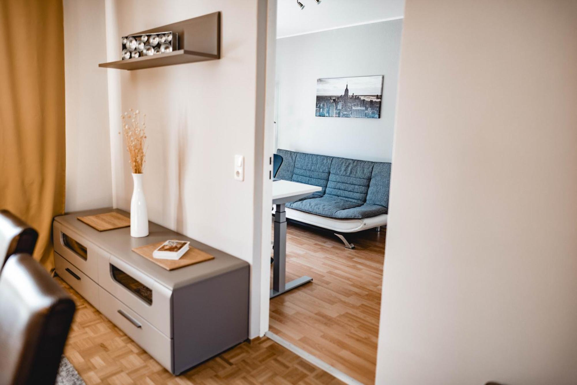 Me Homes - Grosse Moderne Designer-Wohnung Fuer Urlaub Und Business - Mit Kueche, Buero, Balkon Und 2 Parkplaetzen Bayreuth Kültér fotó