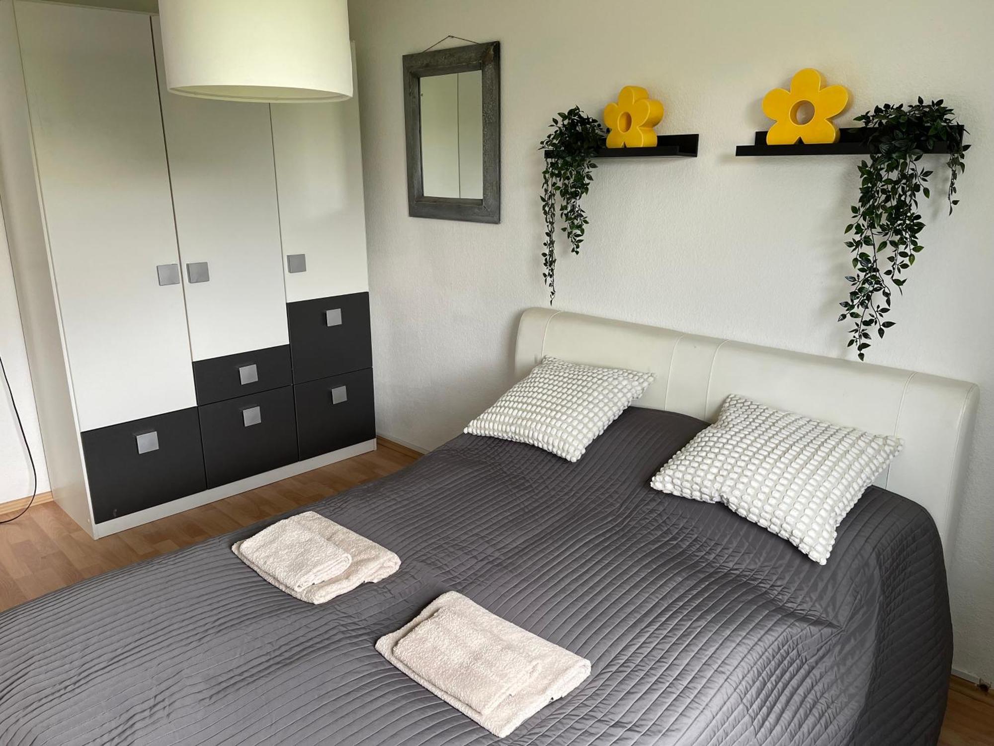 Me Homes - Grosse Moderne Designer-Wohnung Fuer Urlaub Und Business - Mit Kueche, Buero, Balkon Und 2 Parkplaetzen Bayreuth Kültér fotó